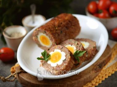 Мясной рулет с рисом и яйцом
