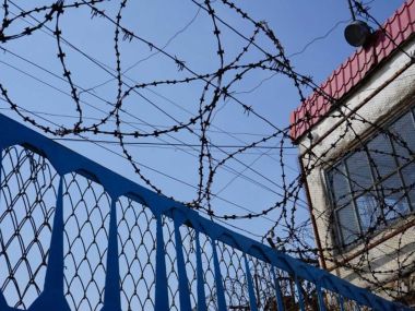 За ругань в адрес судьи получил 100 часов общественных работ осужденный в Семее